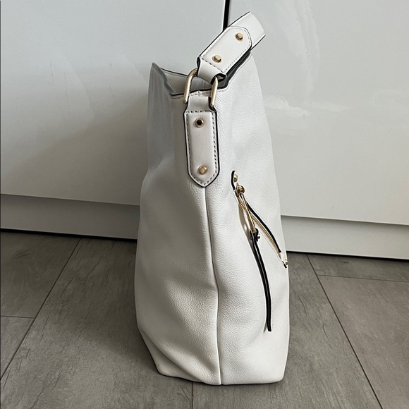 MICHAEL MICHAEL KORS
Evie White Large Pebbled Leather Shoulder Hobo Bag Gold - Picture 4 of 16